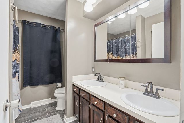 302 Fyre Lake Drive, Sherrard, IL 61281