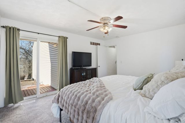 302 Fyre Lake Drive, Sherrard, IL 61281