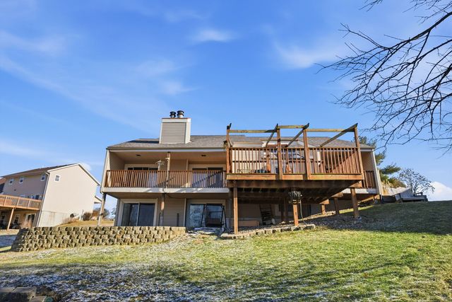 302 Fyre Lake Drive, Sherrard, IL 61281