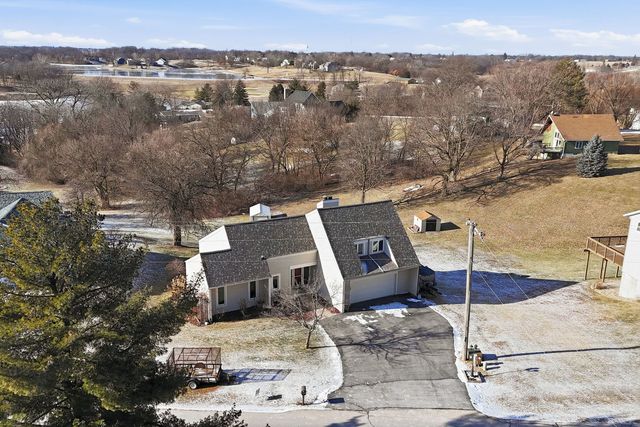 302 Fyre Lake Drive, Sherrard, IL 61281