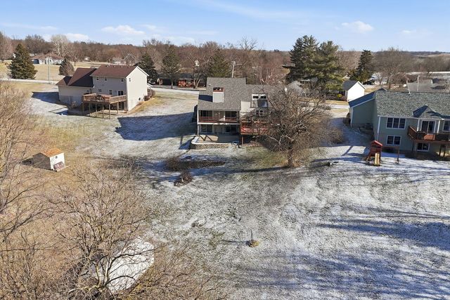 302 Fyre Lake Drive, Sherrard, IL 61281