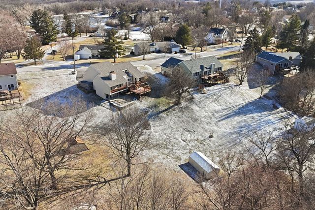 302 Fyre Lake Drive, Sherrard, IL 61281