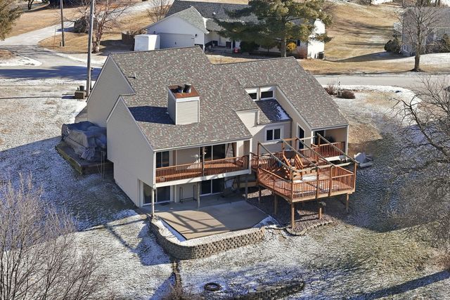 302 Fyre Lake Drive, Sherrard, IL 61281