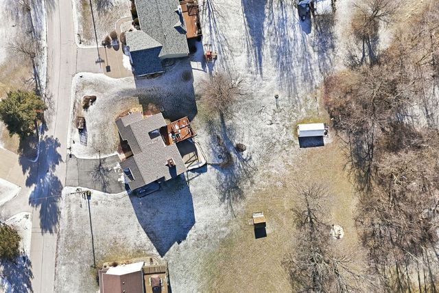 302 Fyre Lake Drive, Sherrard, IL 61281