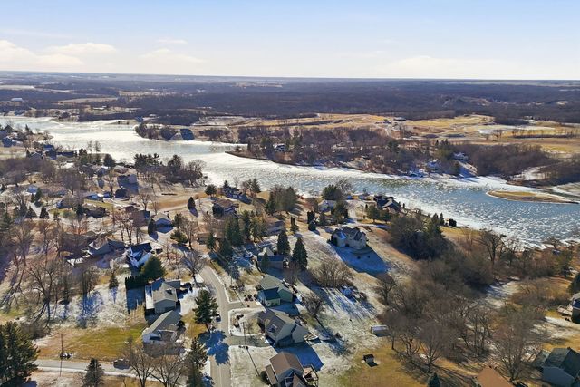 302 Fyre Lake Drive, Sherrard, IL 61281