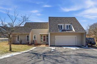 302 Fyre Lake Drive, Sherrard, IL 61281