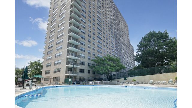 555 KAPPOCK Street # 3T, New York City, NY 10463