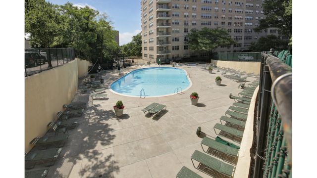 555 KAPPOCK Street # 3T, New York City, NY 10463