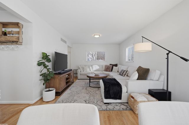 490 E Cambourne Drive, Ferndale, MI 48220