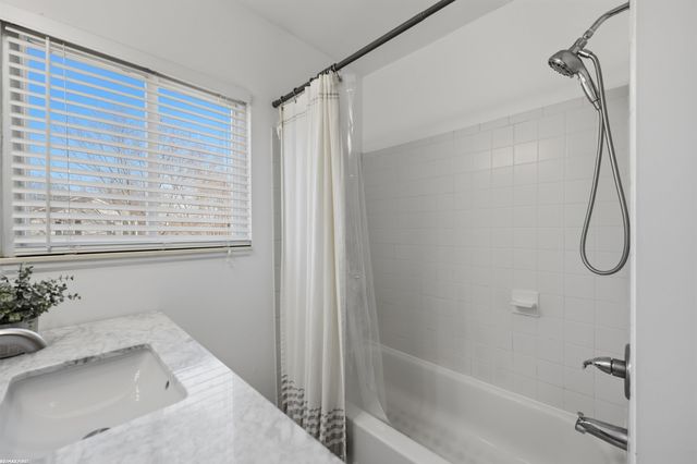 490 E Cambourne Drive, Ferndale, MI 48220