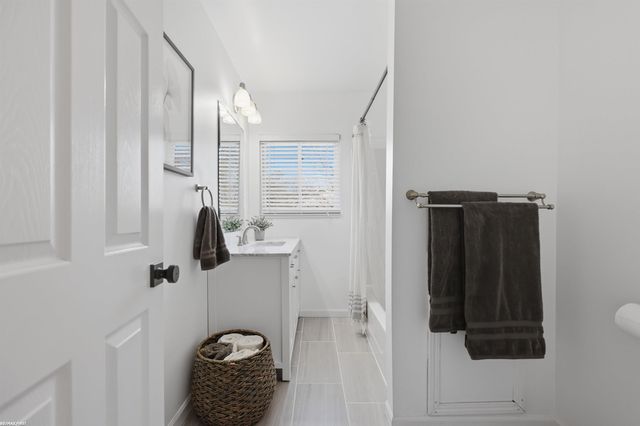 490 E Cambourne Drive, Ferndale, MI 48220