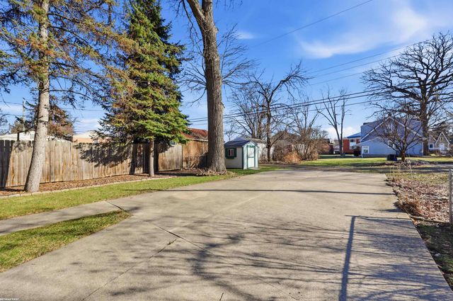 490 E Cambourne Drive, Ferndale, MI 48220