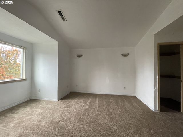 702 Ne 94TH Ave, Portland, OR 97220