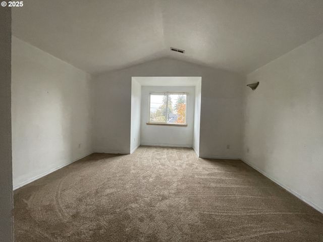 702 Ne 94TH Ave, Portland, OR 97220