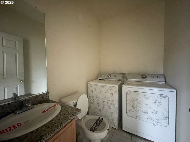 702 Ne 94TH Ave, Portland, OR 97220