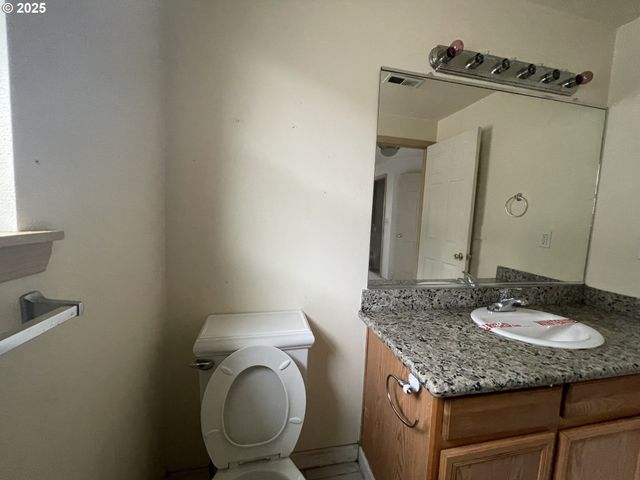 702 Ne 94TH Ave, Portland, OR 97220