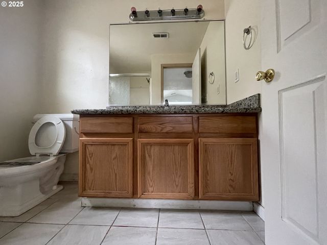 702 Ne 94TH Ave, Portland, OR 97220