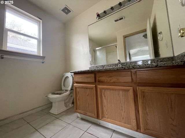 702 Ne 94TH Ave, Portland, OR 97220