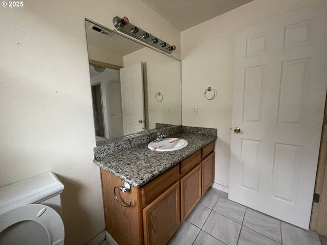 702 Ne 94TH Ave, Portland, OR 97220