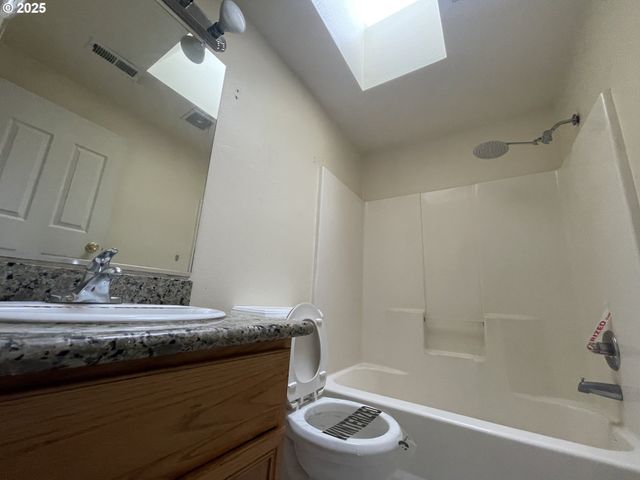 702 Ne 94TH Ave, Portland, OR 97220