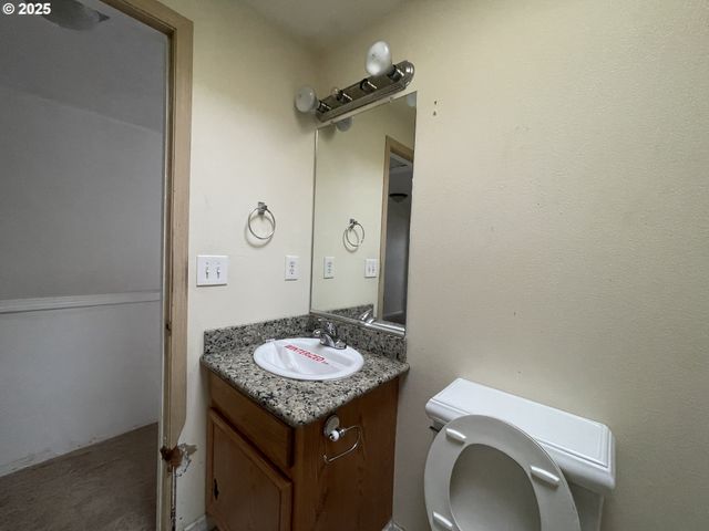 702 Ne 94TH Ave, Portland, OR 97220