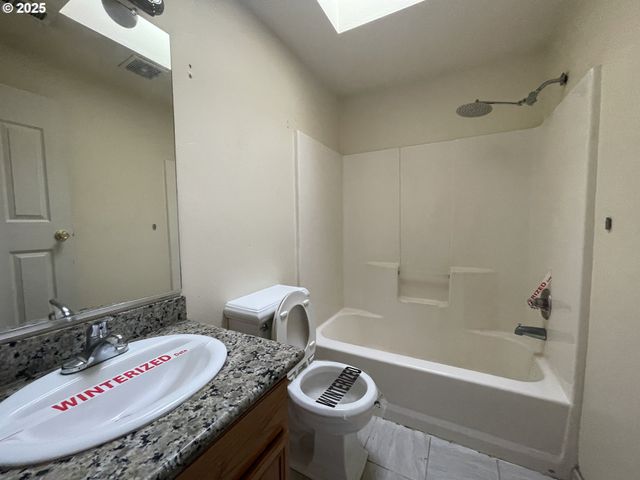 702 Ne 94TH Ave, Portland, OR 97220