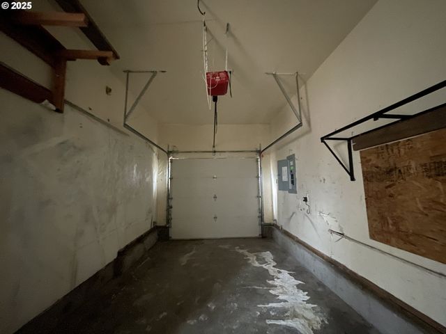 702 Ne 94TH Ave, Portland, OR 97220