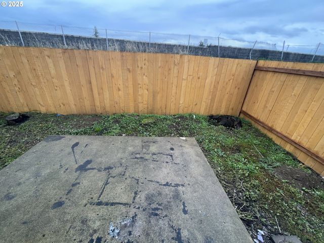 702 Ne 94TH Ave, Portland, OR 97220