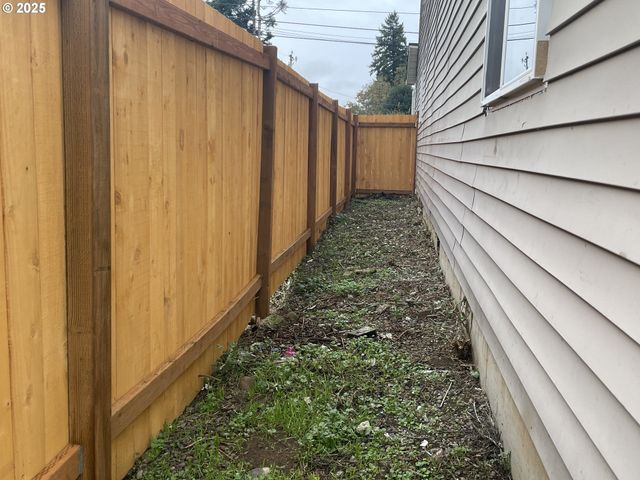 702 Ne 94TH Ave, Portland, OR 97220