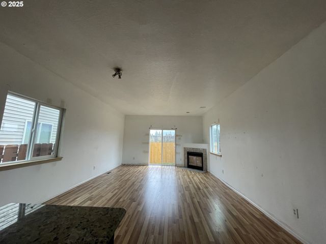 702 Ne 94TH Ave, Portland, OR 97220