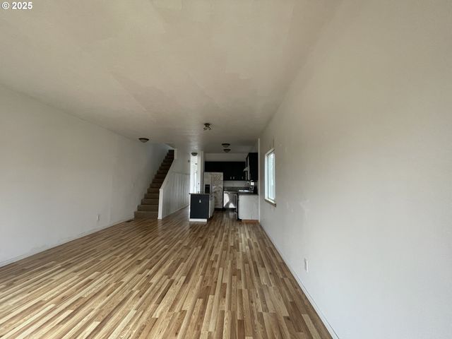 702 Ne 94TH Ave, Portland, OR 97220