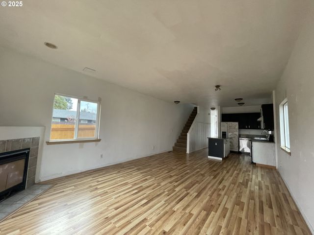 702 Ne 94TH Ave, Portland, OR 97220