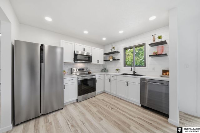 1510 W Sewell Street, Lincoln, NE 68522