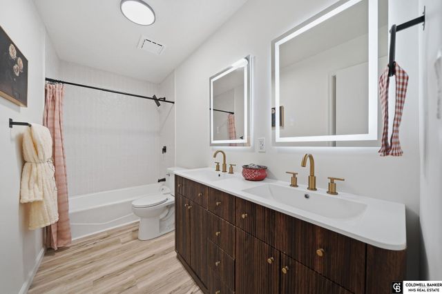 1510 W Sewell Street, Lincoln, NE 68522
