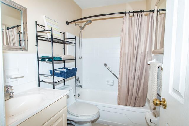 1920 NE 51st Court 208, Fort Lauderdale, FL 33308