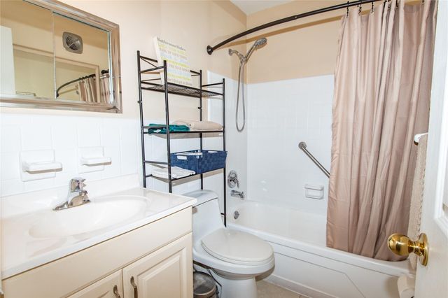 1920 NE 51st Court 208, Fort Lauderdale, FL 33308