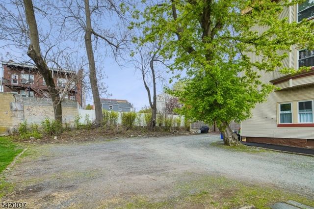 41 Mission St, Montclair Twp., NJ 07042