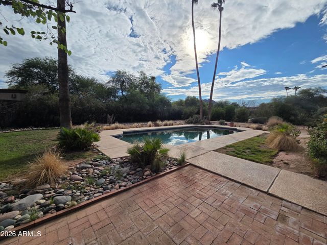 5425 E Via Los Caballos --, Paradise Valley, AZ 85253