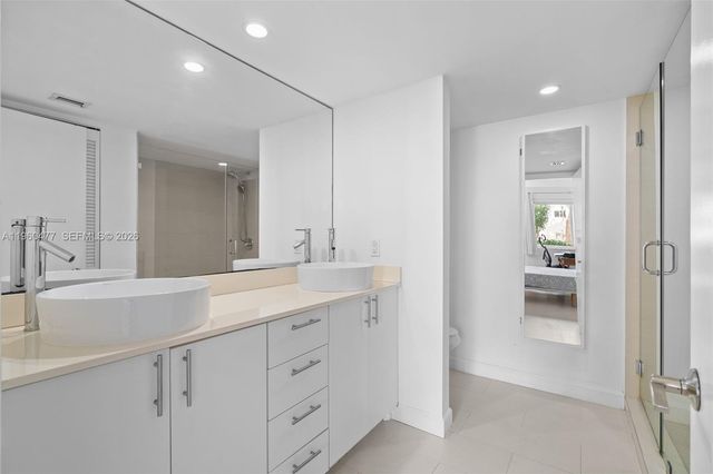 240 Galen Drive 109, Key Biscayne, FL 33149