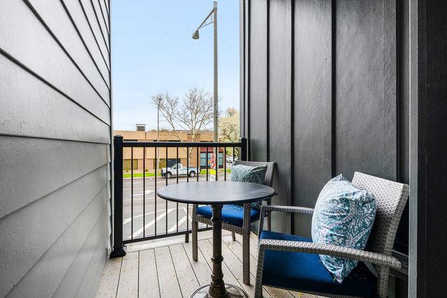 504 Lyman Avenue 303, Oak Park, IL 60304