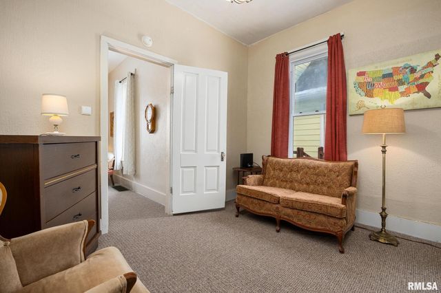 907 NE GLEN OAK Avenue, Peoria, IL 61603