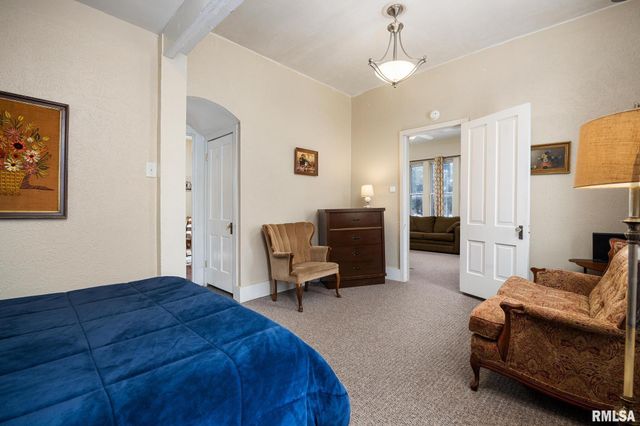 907 NE GLEN OAK Avenue, Peoria, IL 61603