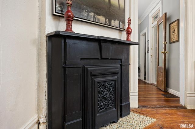 907 NE GLEN OAK Avenue, Peoria, IL 61603