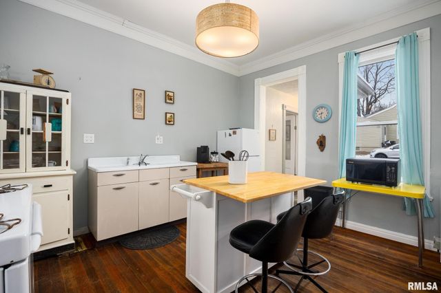 907 NE GLEN OAK Avenue, Peoria, IL 61603