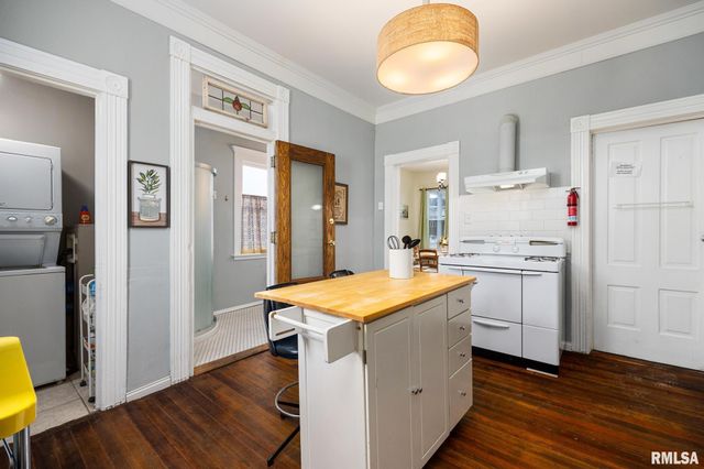 907 NE GLEN OAK Avenue, Peoria, IL 61603