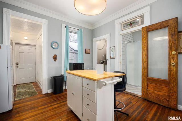 907 NE GLEN OAK Avenue, Peoria, IL 61603