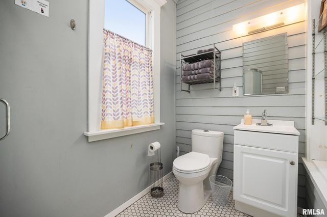 907 NE GLEN OAK Avenue, Peoria, IL 61603