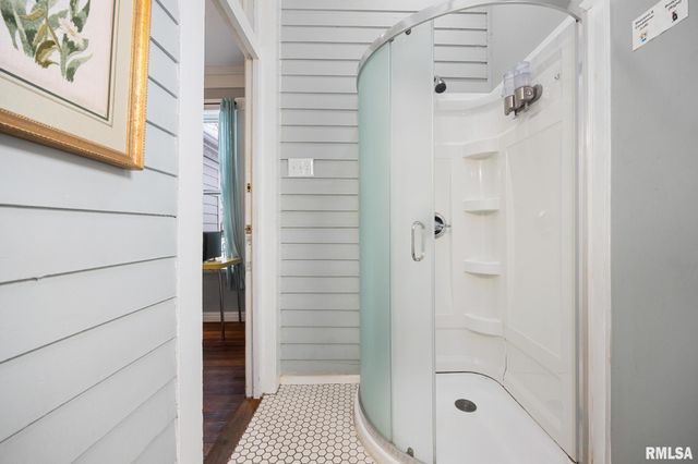 907 NE GLEN OAK Avenue, Peoria, IL 61603