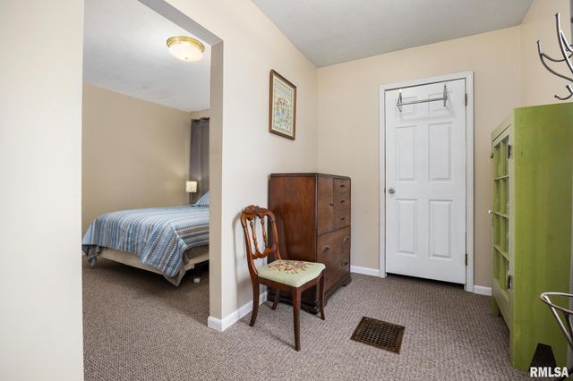 907 NE GLEN OAK Avenue, Peoria, IL 61603