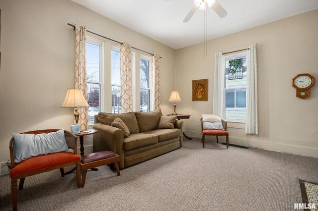 907 NE GLEN OAK Avenue, Peoria, IL 61603